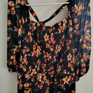 Siren Lily top. Black and floral, size 2x.